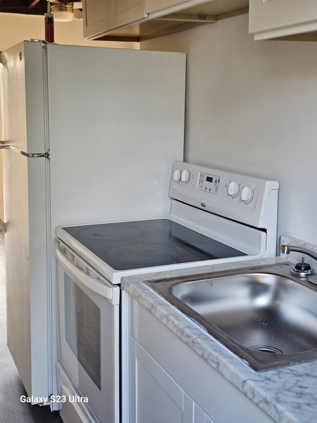 Building Photo - 501 Avenue L NE