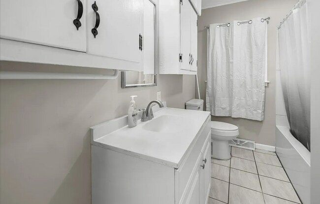 Building Photo - 3 Bedroom Home Available For Rent - Pendleton
