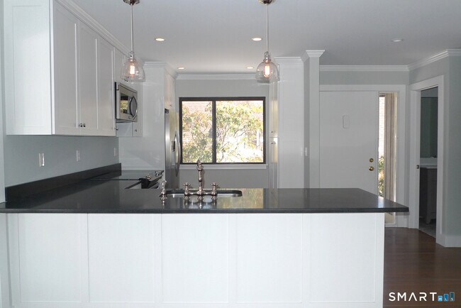 Building Photo - 342 Heritage Vlg