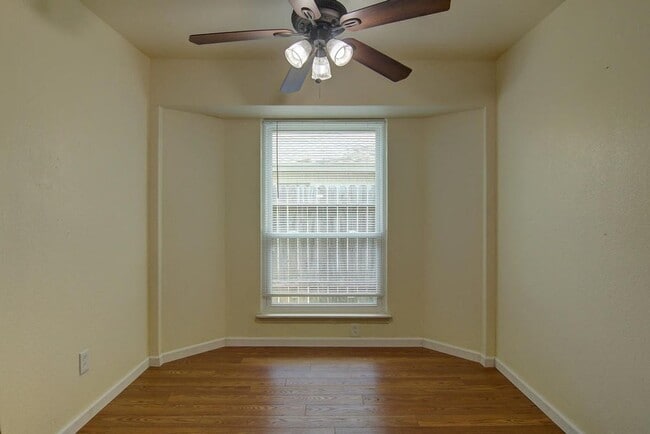 Building Photo - 11401 Woodway Creek Dr