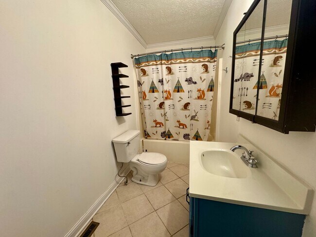 Building Photo - For Rent in St. Robert, MO – Spacious 4 Be...