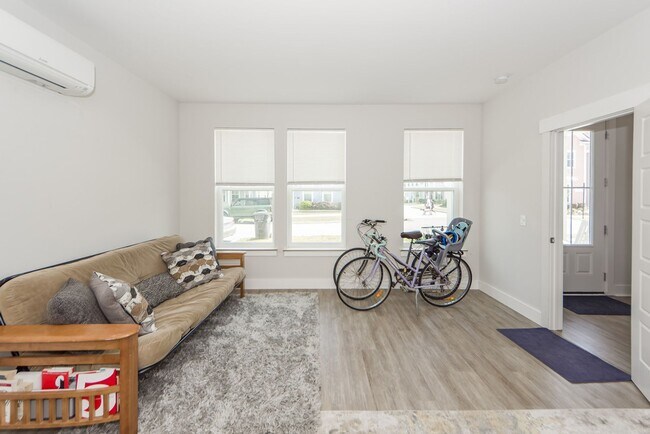 Building Photo - 3 Bedroom 2.5 Bath Single Family Home in Mixson