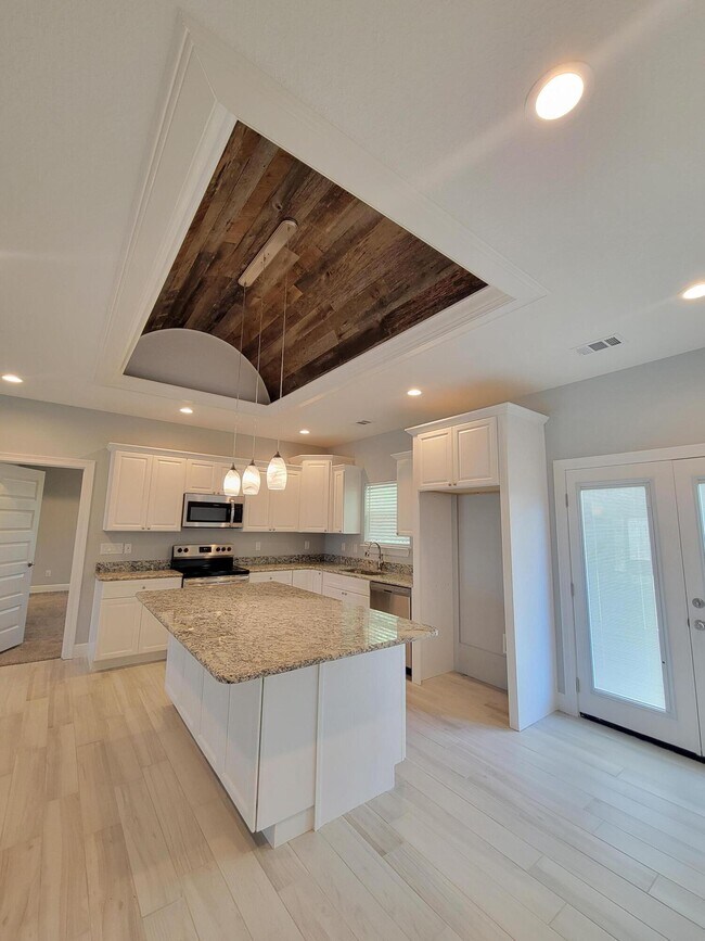 Building Photo - 1628 Ponderosa Dr