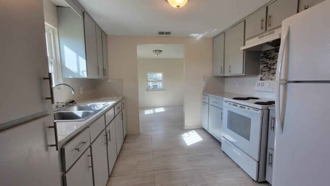 Building Photo - 41786 W Expressway 83