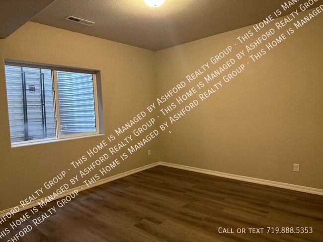 Building Photo - 3755 Reindeer Cir