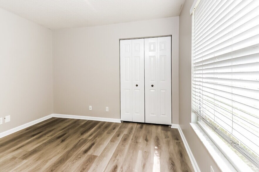 Building Photo - 116 Brook Woode Ave