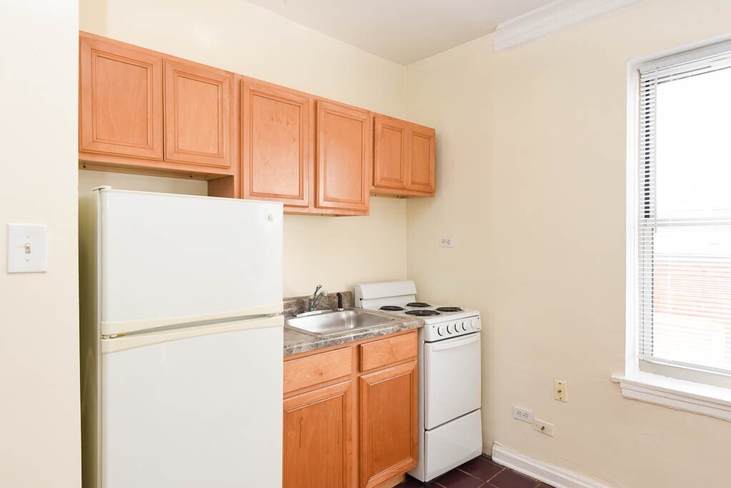 Building Photo - 4521 N Malden St