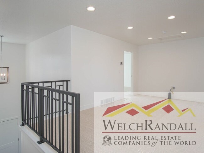 Building Photo - Spacious 3 Bed 2.5 Bath Townhome in West Haven