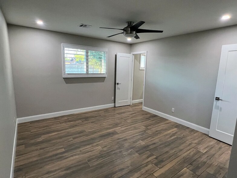 Building Photo - 2508 E Loyola Dr