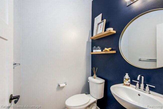 Building Photo - 594 Anne Ave