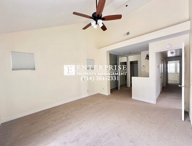 Building Photo - Top-Floor 2-Bed Condo in Huntington Beach | Walk to Beach