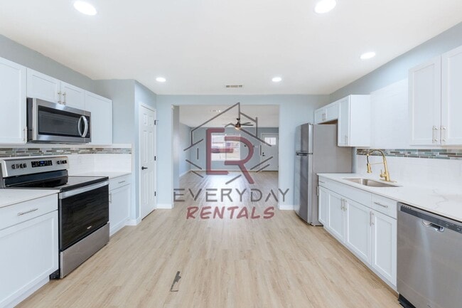 Building Photo - 4506 Windcrest Dr