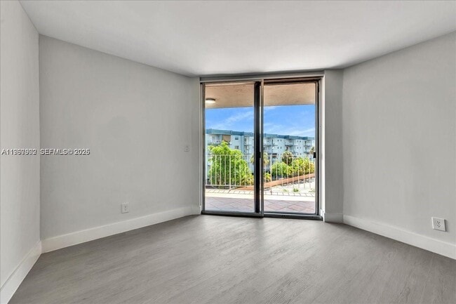 Building Photo - 1750 W 46th St