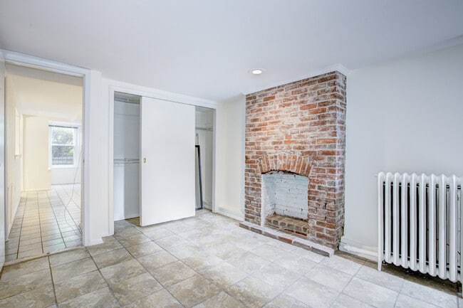 Building Photo - 1217 1/2 Independence Ave SE-