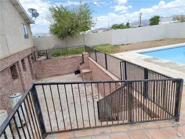 Building Photo - 664 Sky Rd