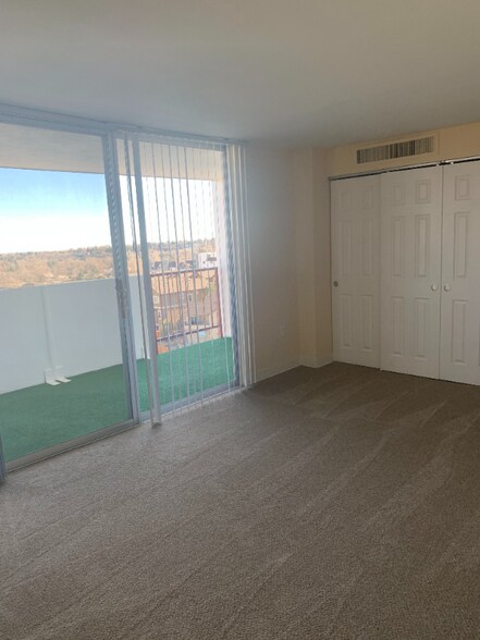 Building Photo - 921 Green Star Dr