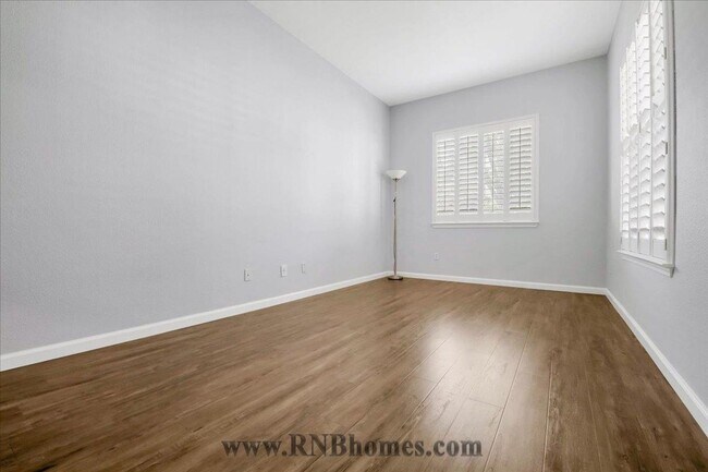Building Photo - 941 Cameron Dr