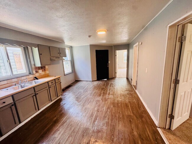 Building Photo - 7209 Park Ave