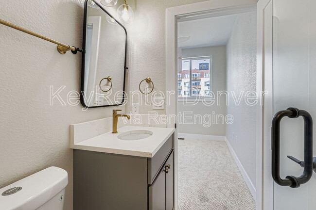 Building Photo - 4100 E Warren Ave