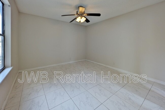 Building Photo - 8324 Century Point Dr N