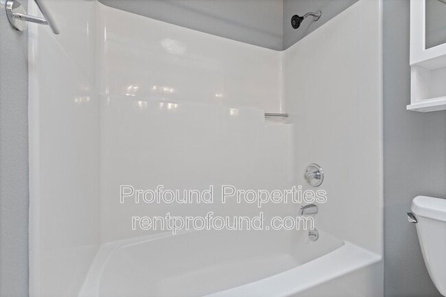 Building Photo - 9045 SW Pinto Ct