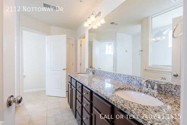 Building Photo - 2112 Nottoway Dr