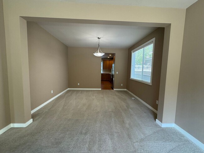 Building Photo - 3bd/2.5ba Renton Home