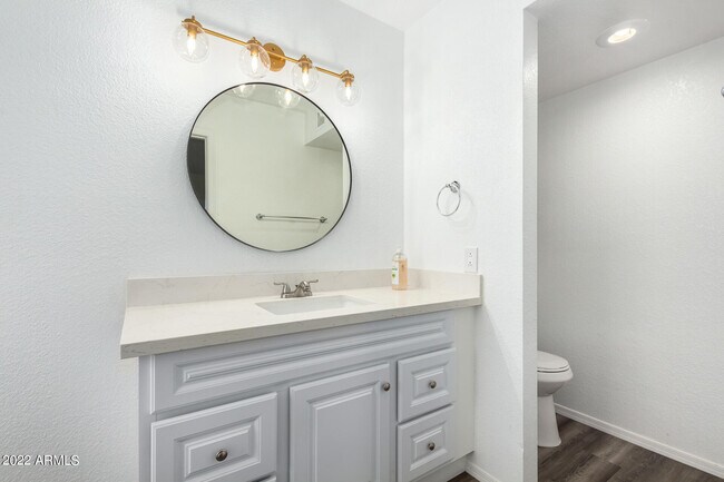 Building Photo - 19 W Piute Ave