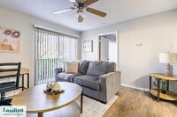 Building Photo - 1000 Palm Pl Dr NE