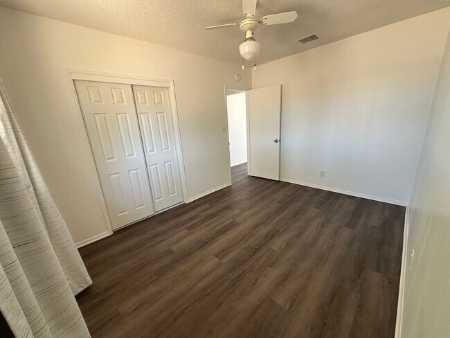 Building Photo - Newly Remodeled 2 bed 1 bath home!