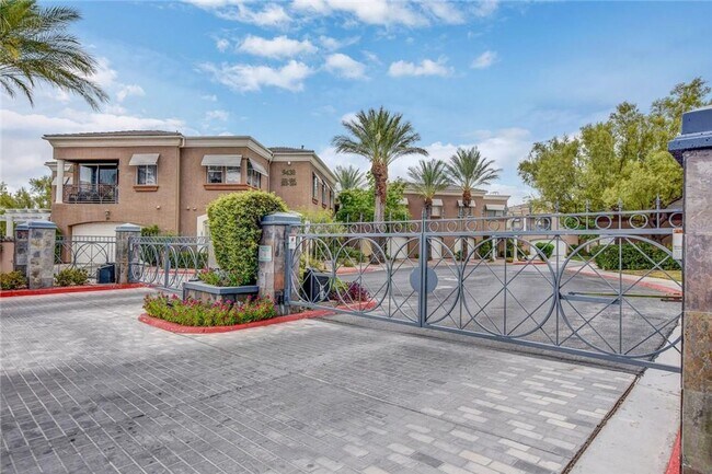 Building Photo - Amazing condominium in gated upscale neigh...