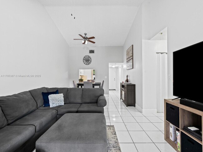 Building Photo - 3868 Carambola Cir N
