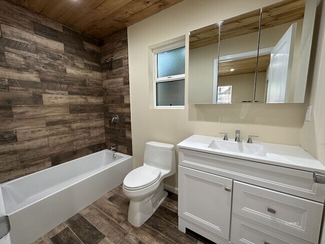 Building Photo - 54078 Pine Crest Ave