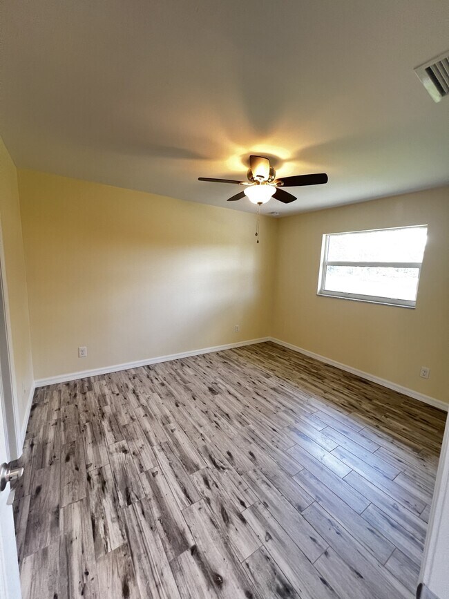 Building Photo - 120 Shanle Dr