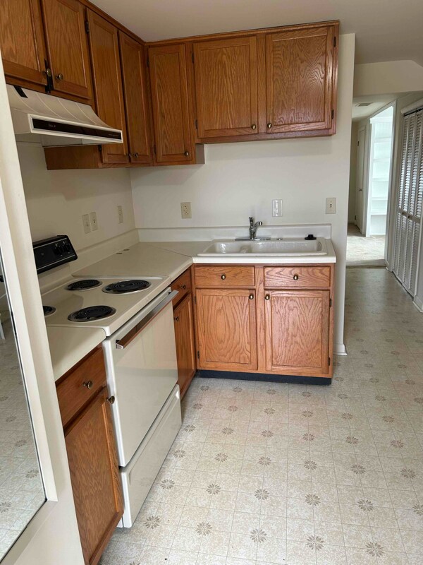 Building Photo - 2164 Henshaw Rd