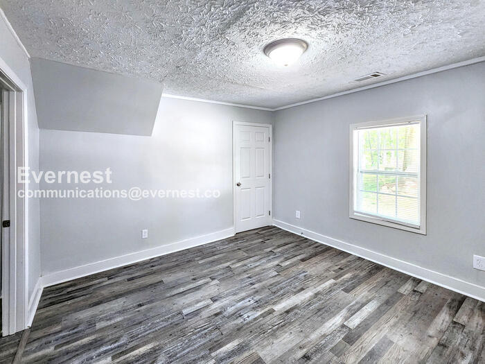 Building Photo - 306 Walker Dr