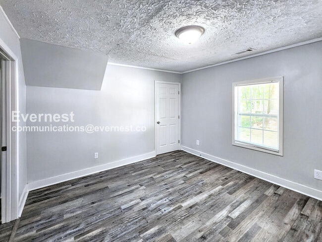 Building Photo - 306 Walker Dr