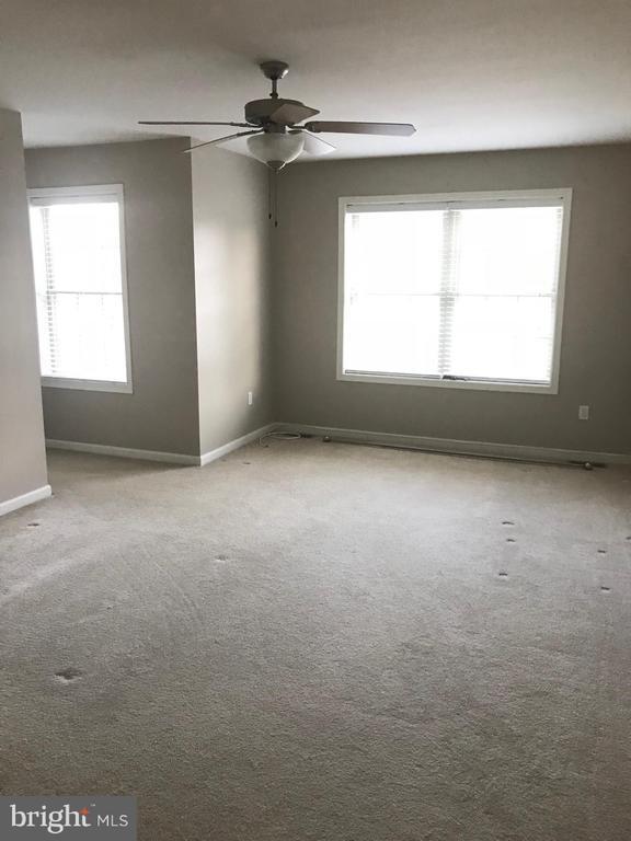 Building Photo - 2060 Deer Run Dr