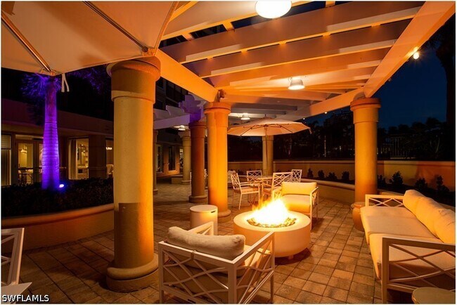 Building Photo - 8787 Bay Colony Dr