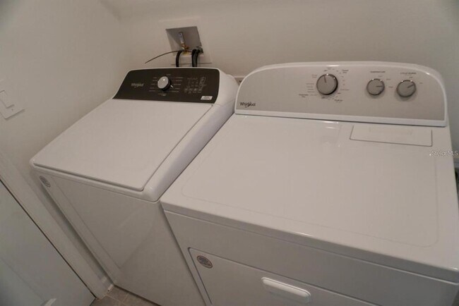 Building Photo - 2051 Punch Bowl Ave