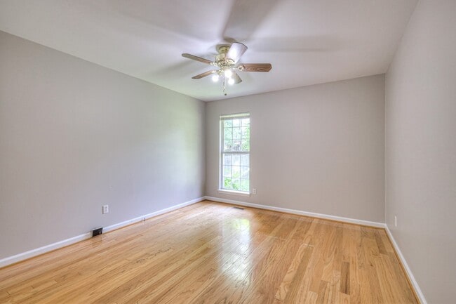 Building Photo - 405 Sandi Ct