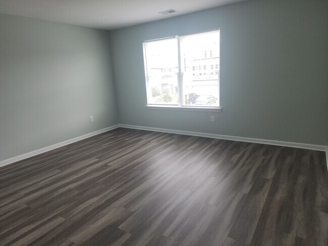 Building Photo - 5527 Redleaf Rose Dr