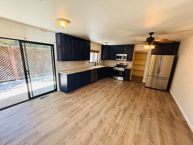 Building Photo - Pet Friendly 4 bed 2 bath house for rent at 1222. Jobs Peak