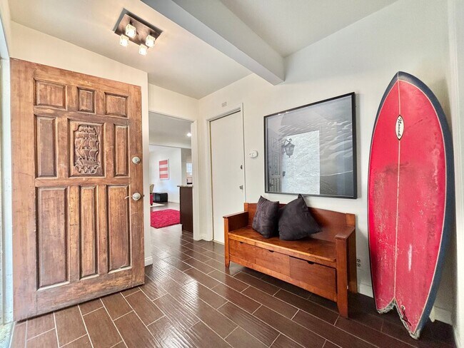 Building Photo - 113 Los Robles St