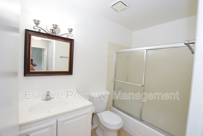 Building Photo - 3101 Albany Dr