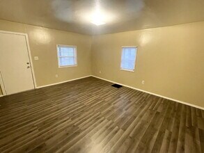 Building Photo - 2 Bedroom Home with gravel driveway for off-street parking