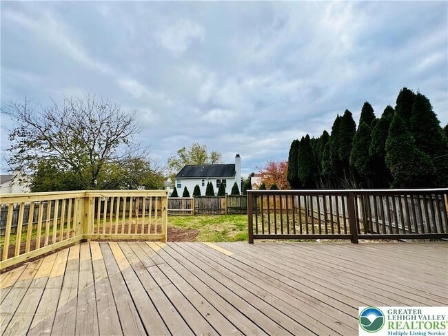 Building Photo - 2274 Briarwood Dr