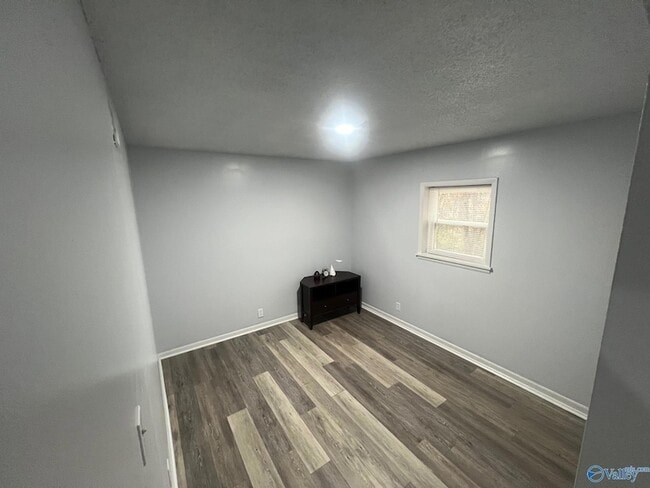 Building Photo - 409 Cumberland Dr SE