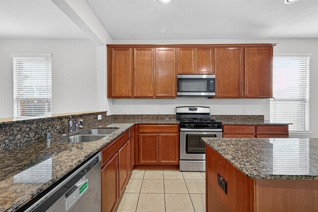 Building Photo - 1403 S Maple Dr
