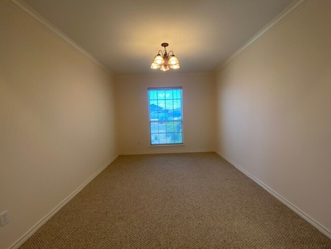 Building Photo - AFFORDABLE ISLAND LIVING!